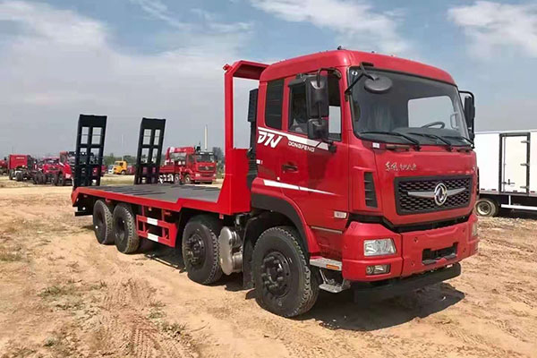 东风D7前四后八平板车