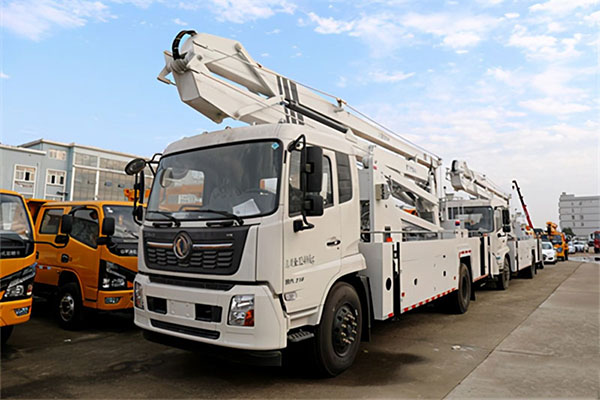 国六东风天锦24米折叠臂式高空作业车