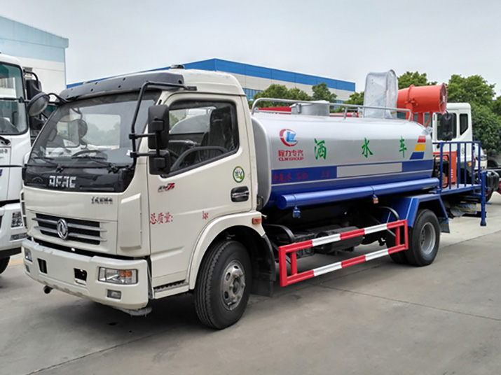 东风国五大多利卡8方雾炮车